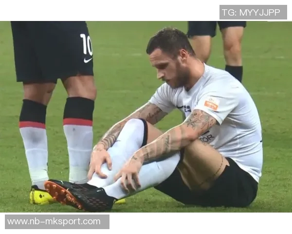 菲利克斯禁区内华丽舞动1对4轻巧挑射完美入网